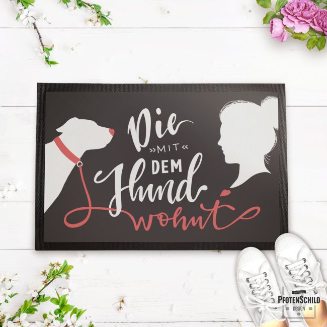 Fu&szlig;matte mit Spruch - Die mit dem Hund/ den Hunden wohnt