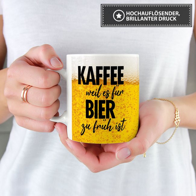 Bier Tasse mit Spruch - Kaffee, weil es f&uuml;r Bier zu fr&uuml;h ist - Wei&szlig;