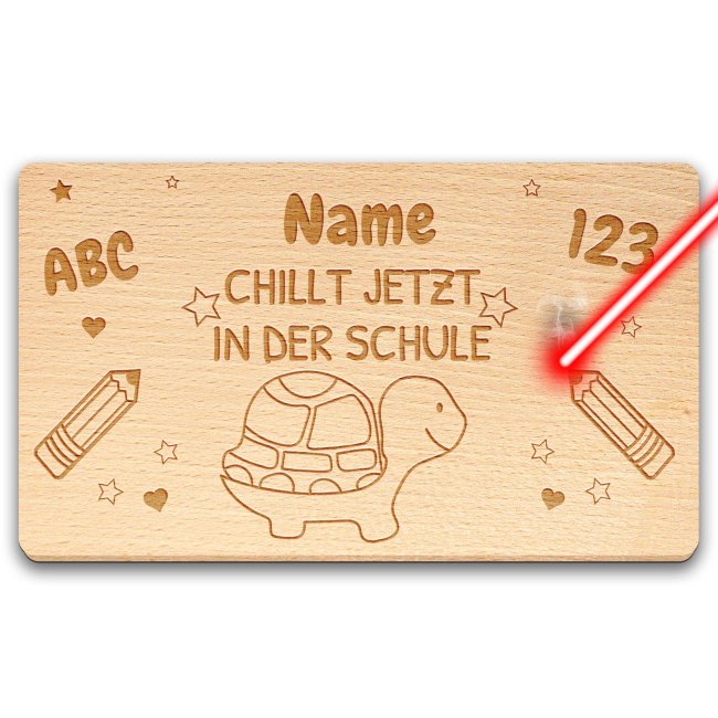 Graviertes Holzbrett - Chillt jetzt in der Schule - mit Name personalisierbar