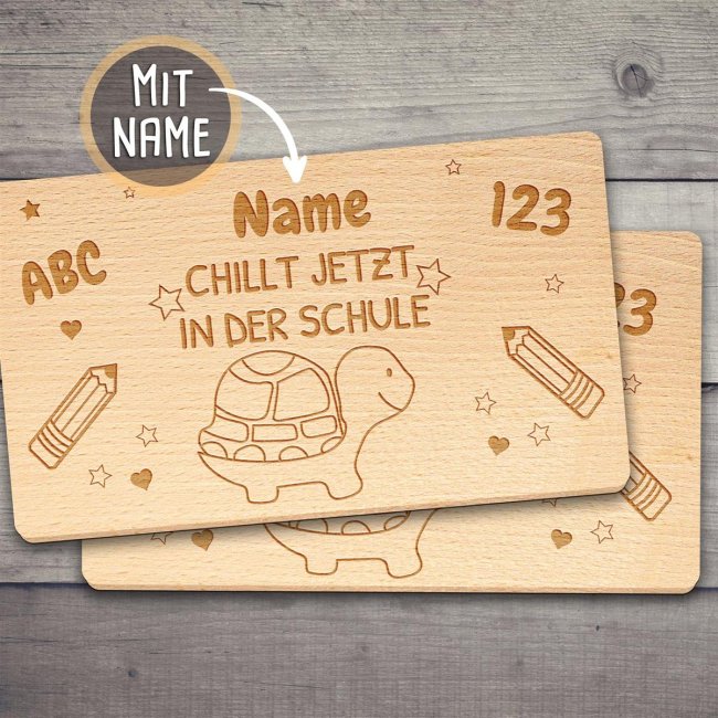 Graviertes Holzbrett - Chillt jetzt in der Schule - mit Name personalisierbar