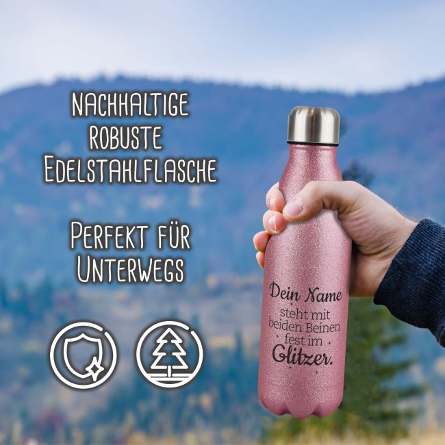 Glitzer-Trinkflasche mit Spruch - Mit beiden Beinen im Glitzer - mit Name - Pink