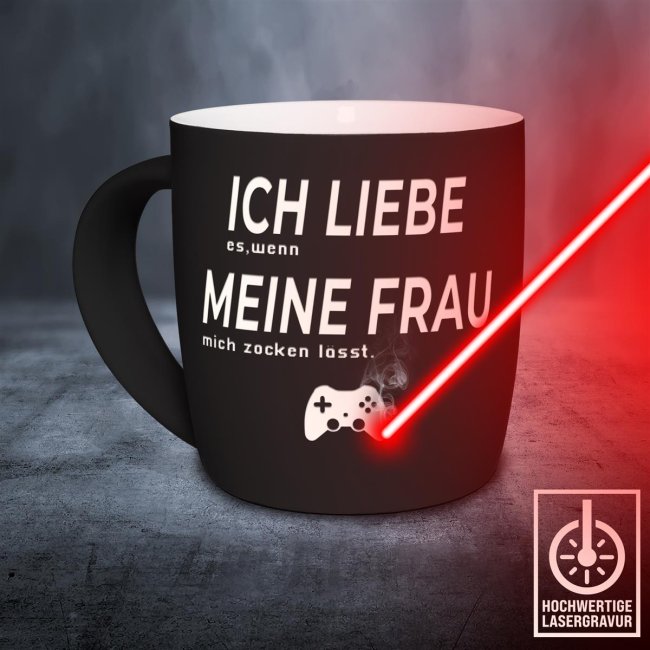 Tasse mit Lasergravur - Ich liebe meine Frau, zocken - Schwarz