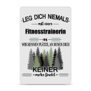 Blechschild - Leg dich niemals - Fitnesstrainerin - A4