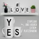 Trendige Stapel-Tasse - Buchstaben &amp; Zeichen