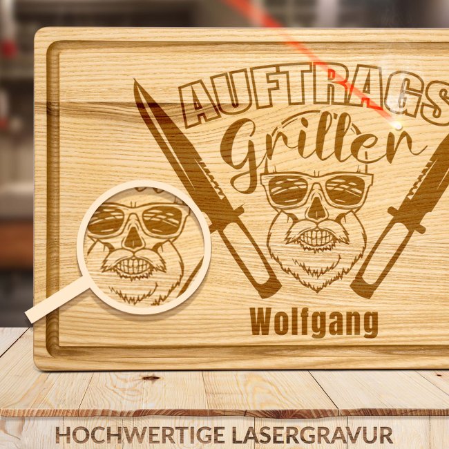 Gro&szlig;es Schneidebrett mit Gravur - AuftragsGriller Totenkopf - mit Name personalisierbar