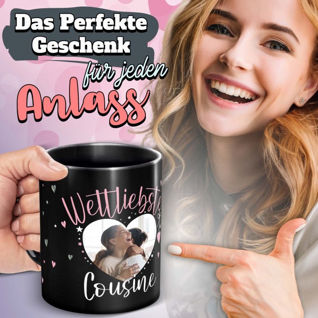 Schwarze Tasse mit Foto - Weltliebste Cousine