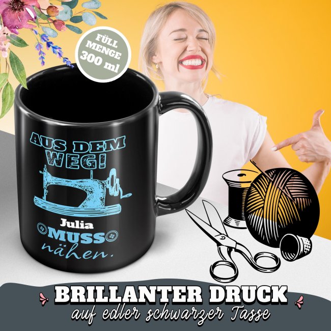 Schwarze Tasse mit Spruch - Aus dem Weg -Name- muss N&auml;hen - mit Name personalisieren - Blau