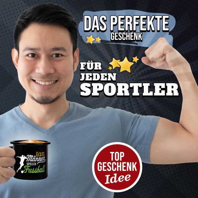 Schwarze Emaille-Tasse mit Spruch - Echte M&auml;nner spielen Fu&szlig;ball