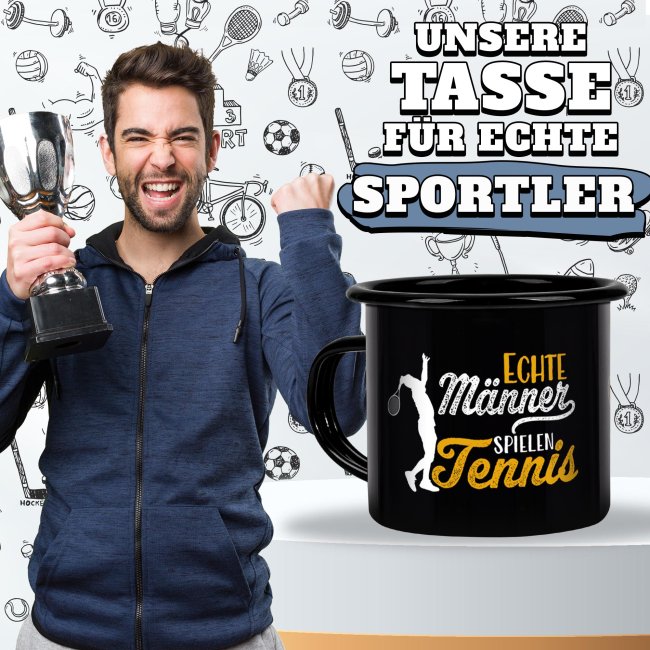 Schwarze Emaille-Tasse mit Spruch - Echte M&auml;nner spielen Tennis