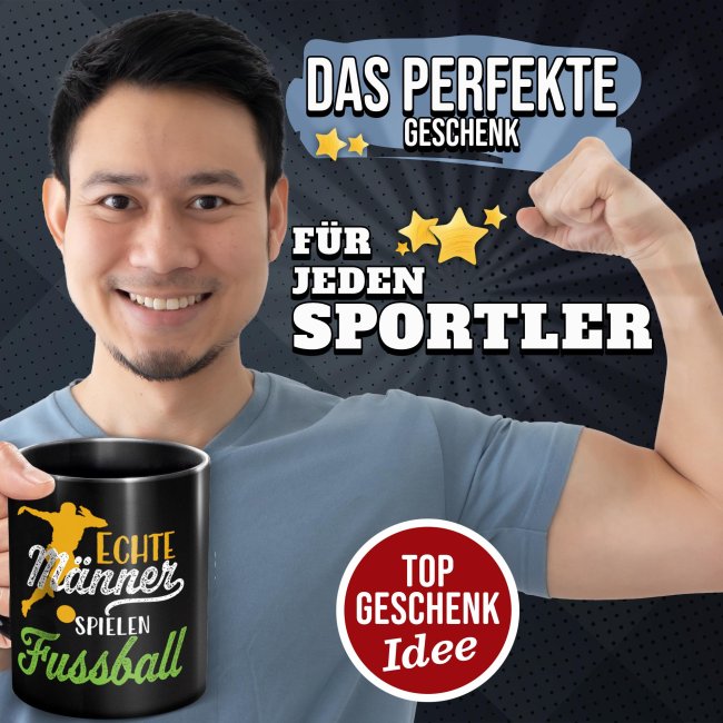 Schwarze Tasse mit Spruch - Echte M&auml;nner spielen Fu&szlig;ball