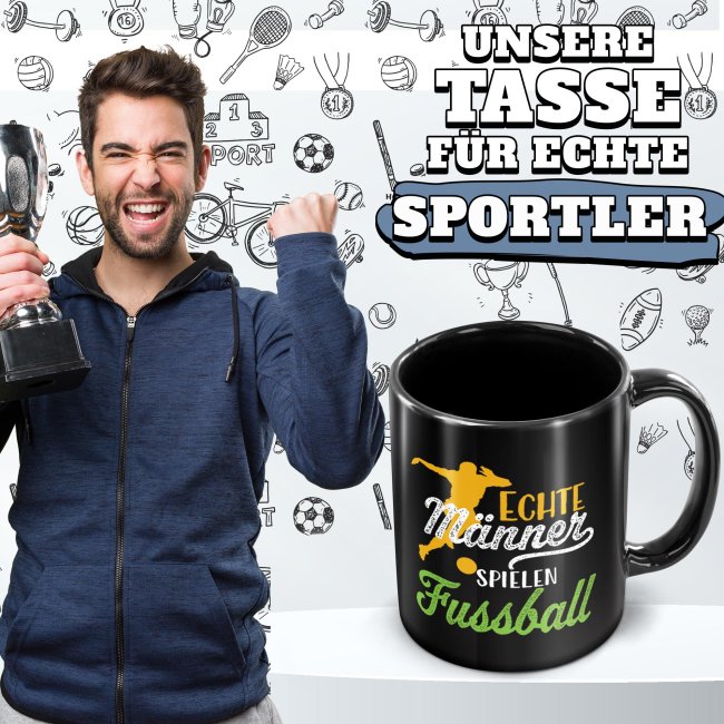 Schwarze Tasse mit Spruch - Echte M&auml;nner spielen Fu&szlig;ball