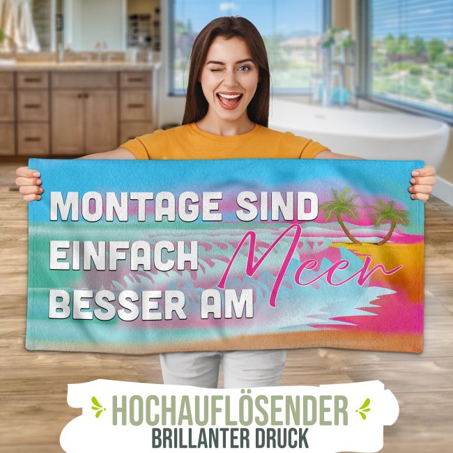 Handtuch mit Spruch - Montage sind besser am Meer - in 2 Gr&ouml;&szlig;en