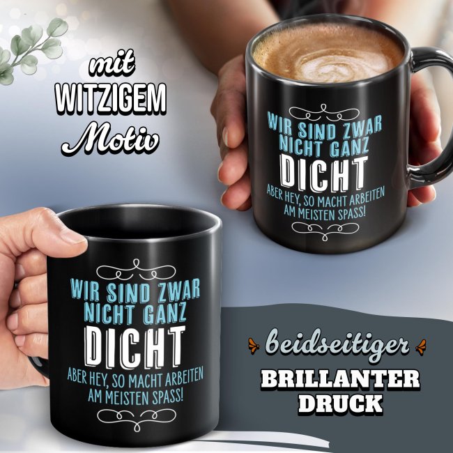 Schwarze Tasse mit Spruch - Wir sind nicht ganz dicht