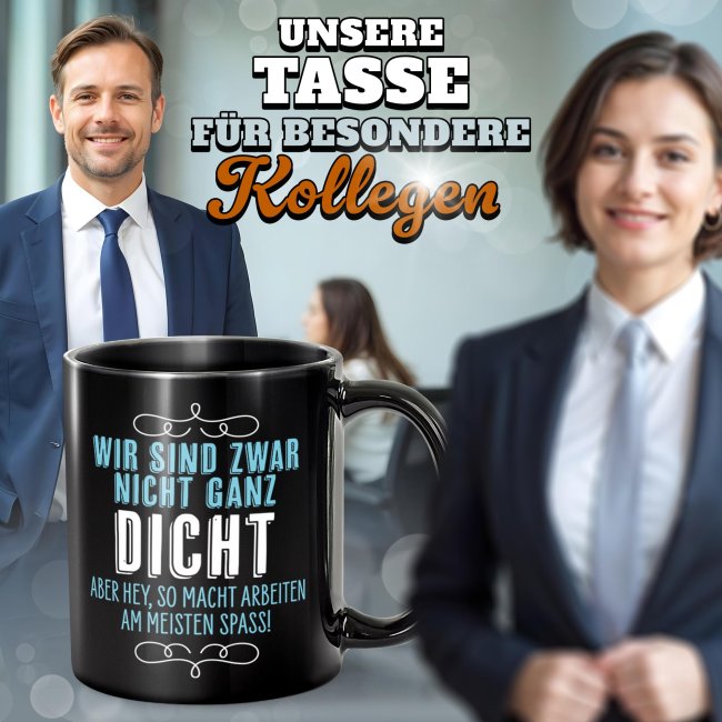 Schwarze Tasse mit Spruch - Wir sind nicht ganz dicht