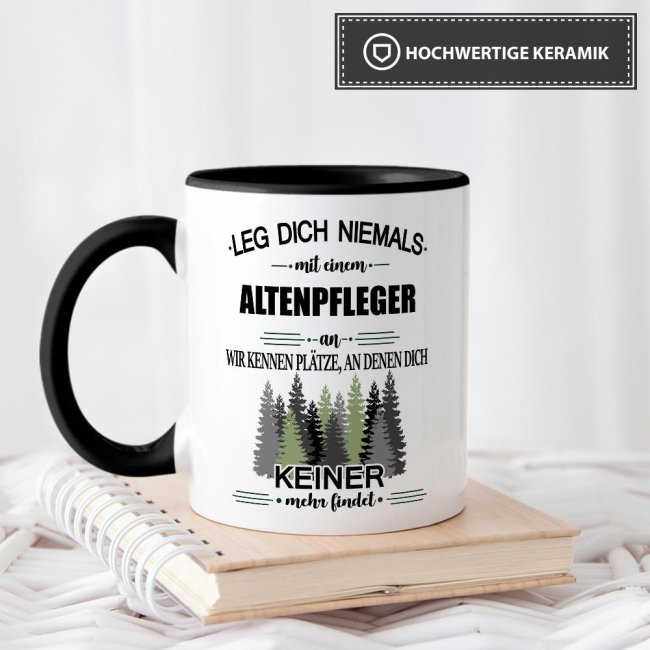 Berufe-Tasse - Leg dich niemals mit einem Altenpfleger an - Schwarz