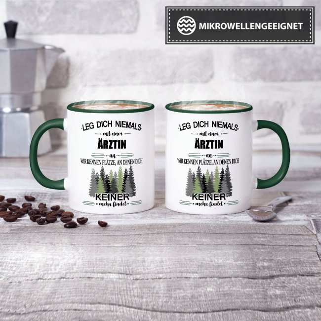 Berufe-Tasse - Leg dich niemals mit einer &Auml;rztin an - Dunkelgr&uuml;n