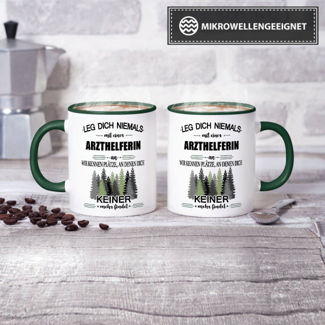 Berufe-Tasse - Leg dich niemals mit einer Arzthelferin an - Dunkelgr&uuml;n