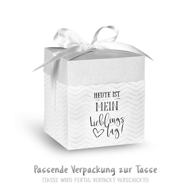 Geschenk-Set aus Spruch-Tasse mit Geschenk-Box und passender Gru&szlig;-Karte &quot;Lieblingstag&quot;