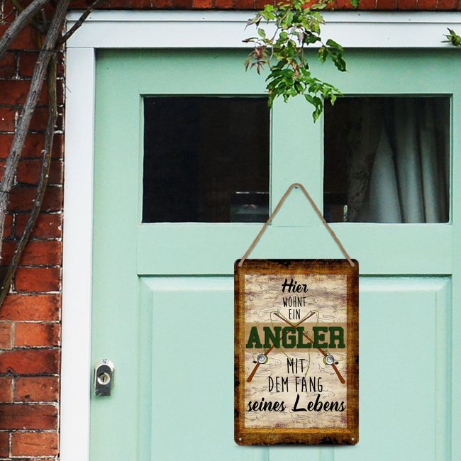 Blechschild mit Spruch - Hier wohnt ein Angler - verschiedene Gr&ouml;&szlig;en