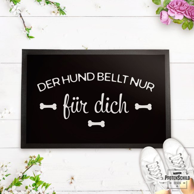 Fu&szlig;matte mit Spruch - Der Hund bellt nur