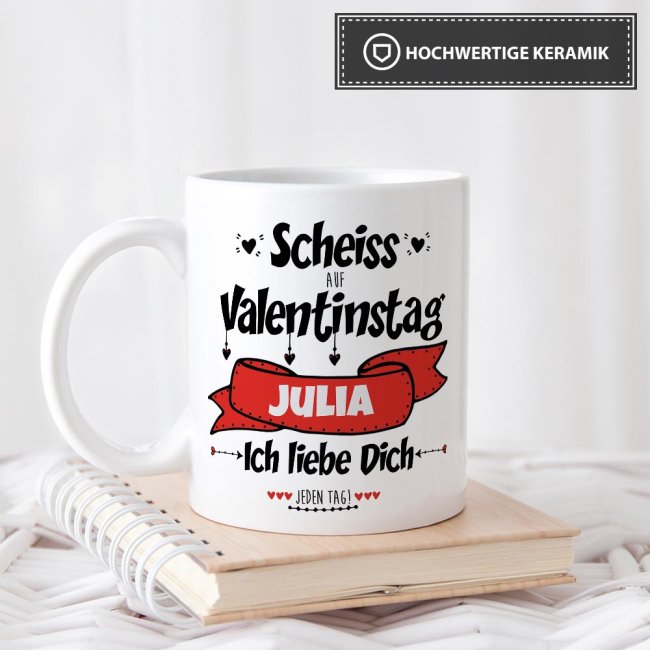 Tasse mit Spruch - Scheiss auf Valentinstag - bedruckt mit eigenem Vornamen - in Wei&szlig;