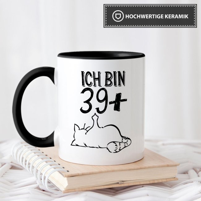 Witzige Geburtstags-Tasse mit lustigem Spruch - Ich bin -   Innen &amp; Henkel Schwarz