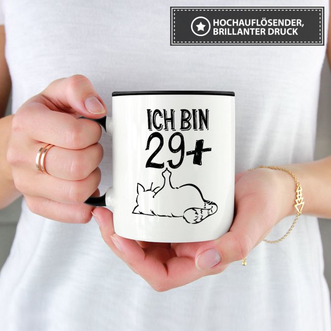 Witzige Geburtstags-Tasse mit lustigem Spruch - Ich bin 29+ - Innen &amp; Henkel Schwarz