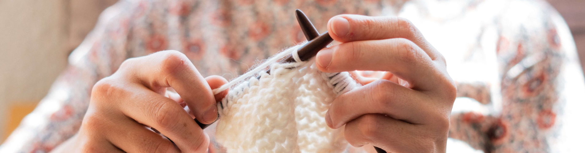 Handyhülle häkeln © RF._.studio | pexels.com